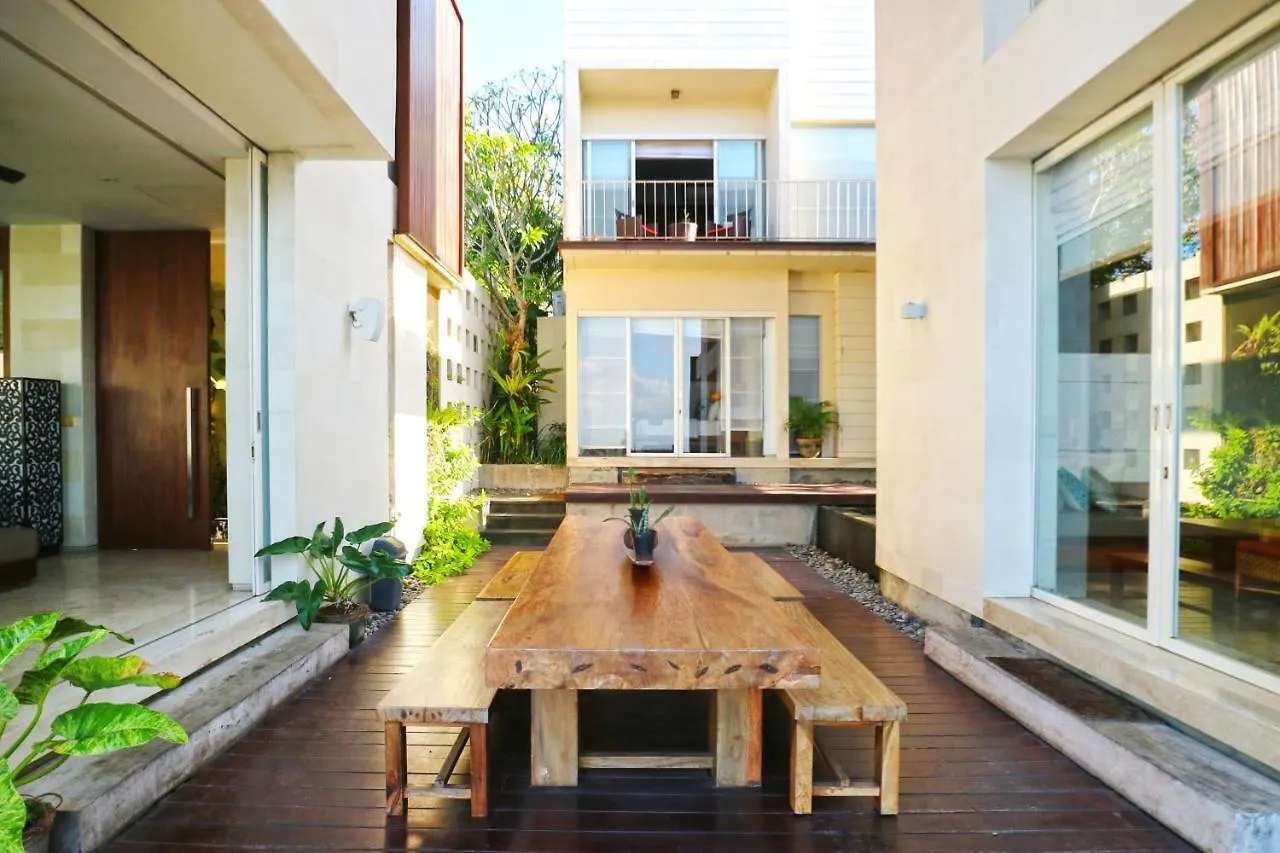 Tigadis Villa Ungasan   Ungasan (Bali)